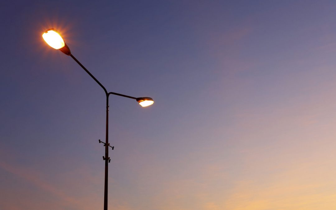 ¿Por qué se usan las lámparas de sodio en el alumbrado público?
